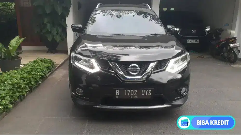 Nissan Xtrail 2500Cc Matic hitam 2015