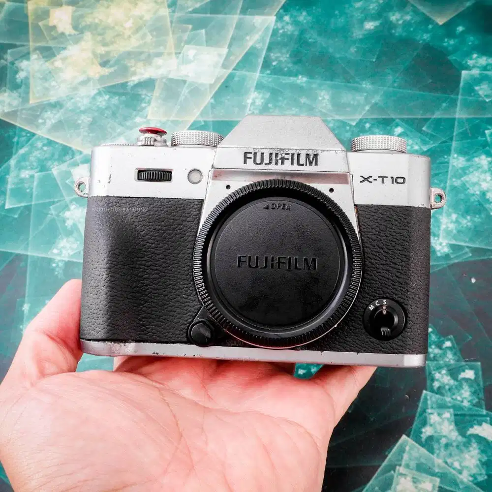 Fujifilm X-T10 body only. Used. Fullset. Fuji XT10