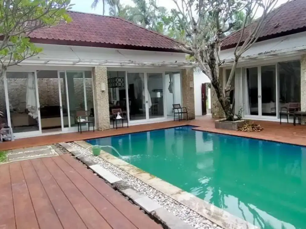 Villa dengan kolam renang pribadi di sentral Senggigi
