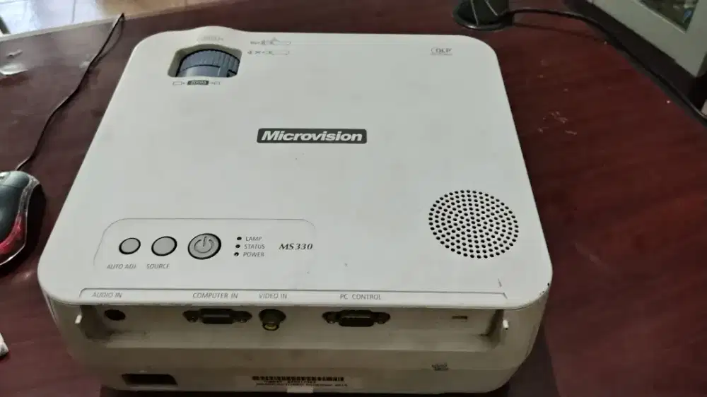 Proyektor Microvision 2800 lumens