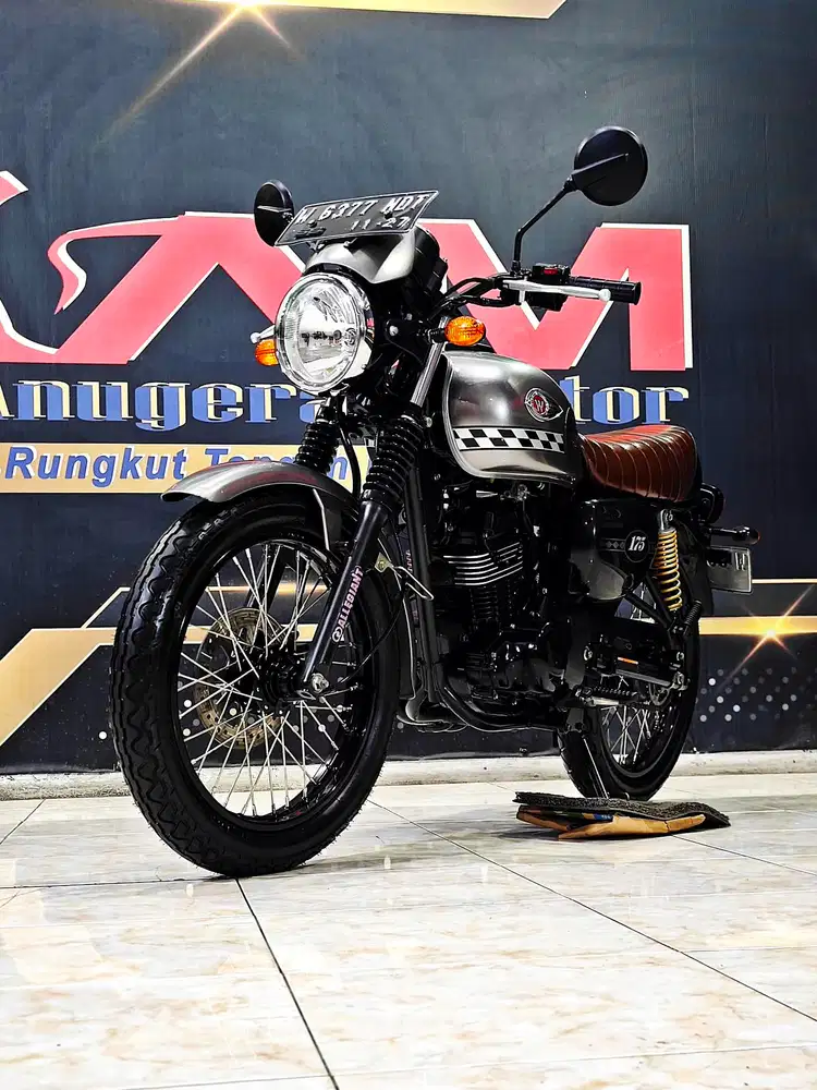 W175 Cafe silver Retro keren mulus th.2022. Anugerah motor rungkut