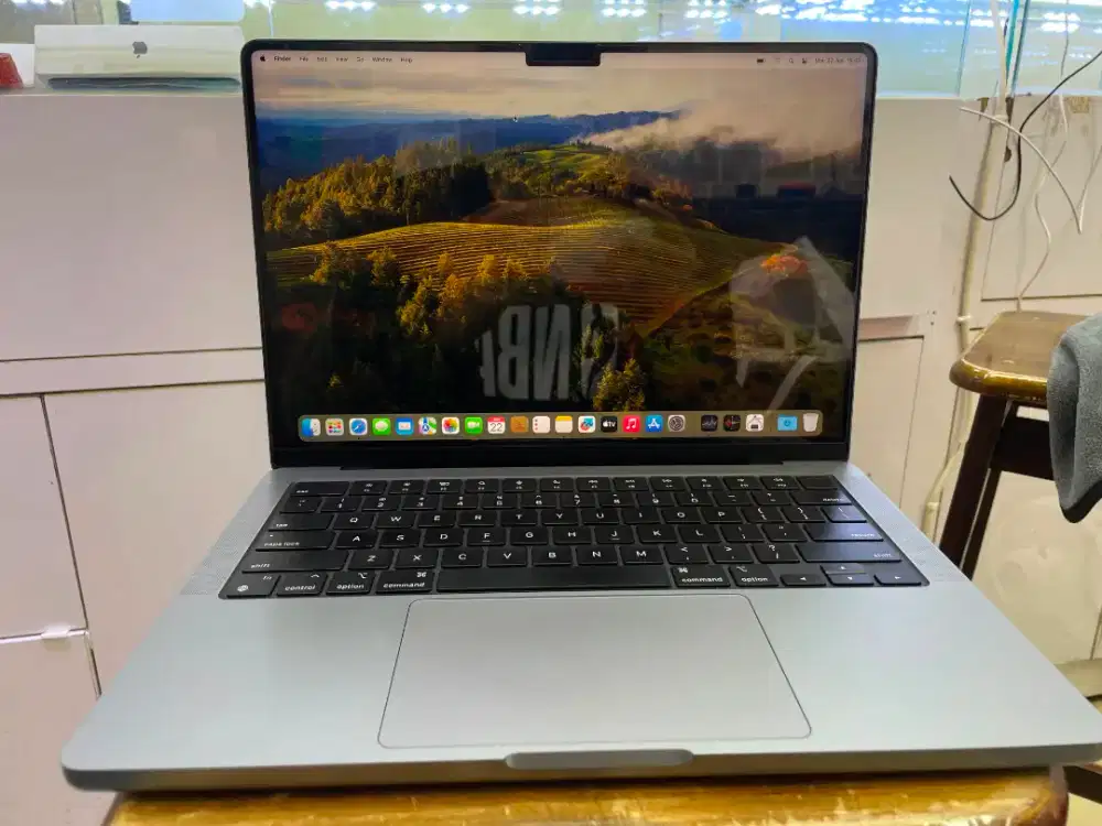 Macbook pro M3 8/512 Mulus Like New
