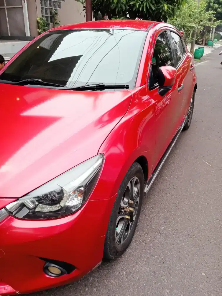 Dijual Mazda 2 Type R Tahun 2015 Merah