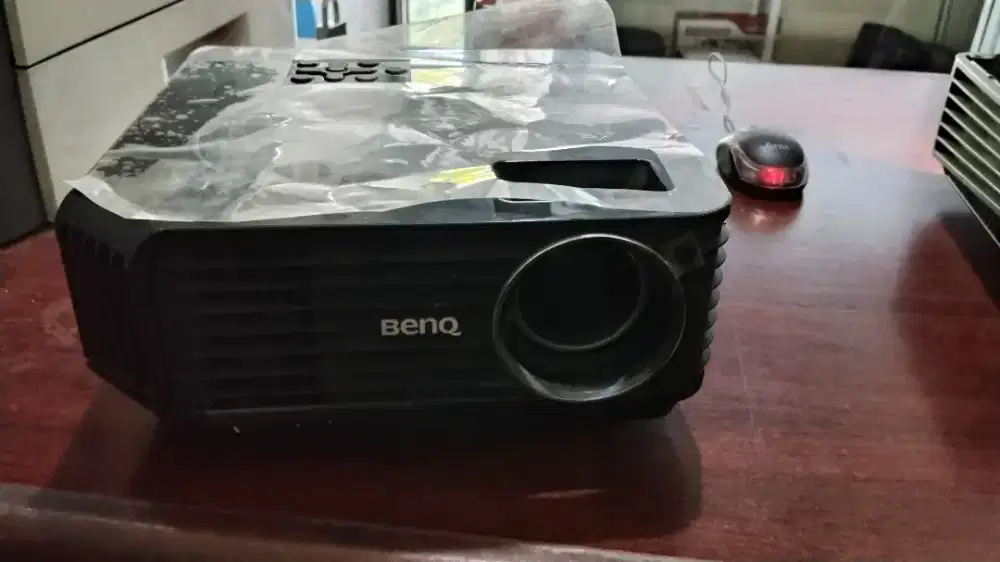 Proyektor Benq 2500 lumens