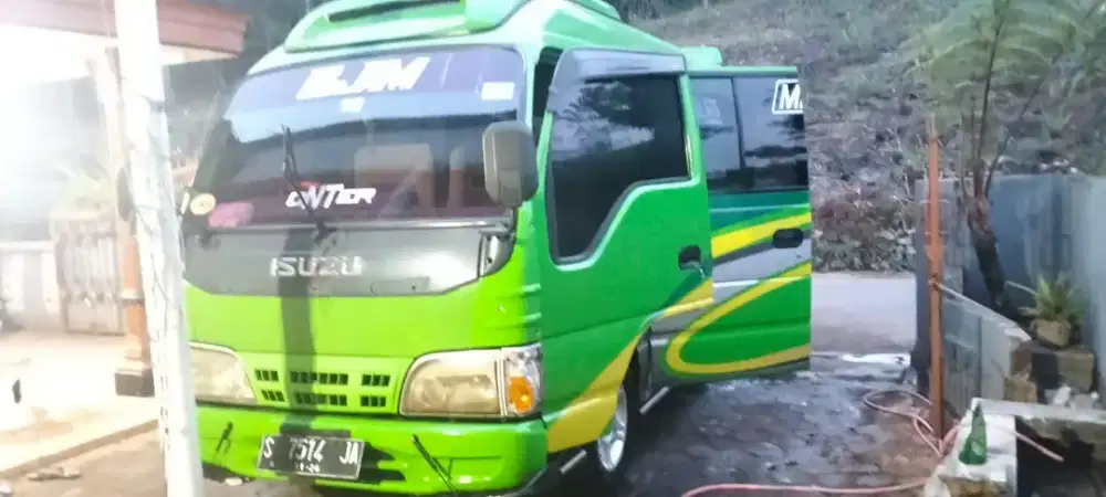 Isuzu NHR 55 CO E21