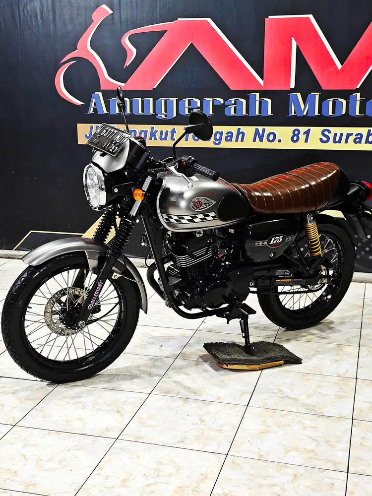 W175 Cafe silver Retro keren mulus th.2022. Anugerah motor rungkut