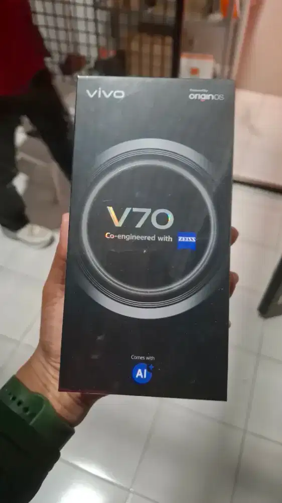 Vivo V70 5G ram 12/256 gb