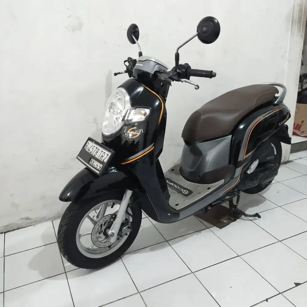 Honda Scoopy Donat Stylish 2017 Orisinil Lengkap Bagus