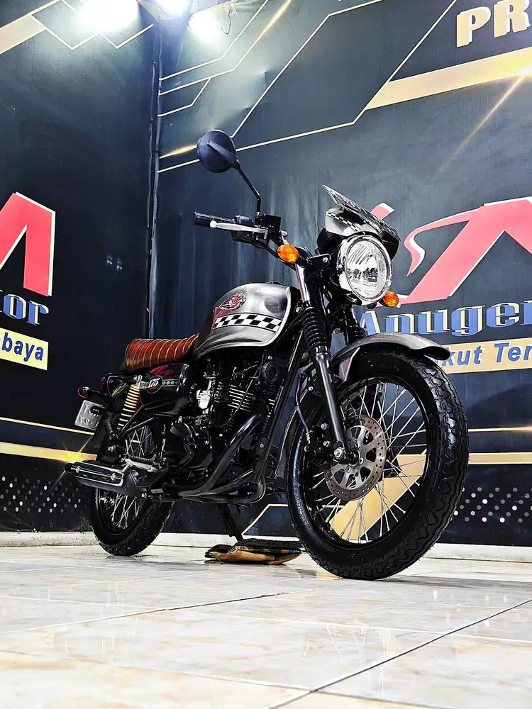 W175 Cafe silver Retro keren mulus th.2022. Anugerah motor rungkut