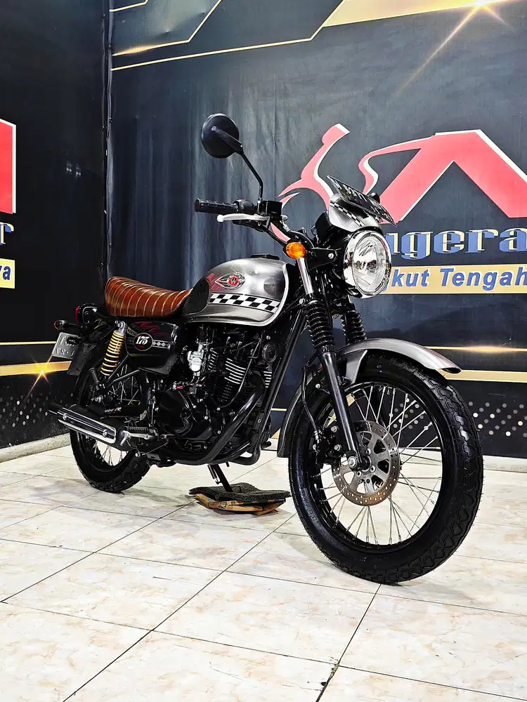 W175 Cafe silver Retro keren mulus th.2022. Anugerah motor rungkut
