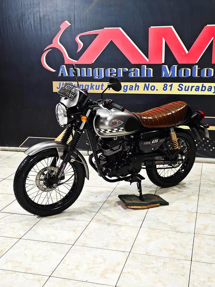 W175 Cafe silver Retro keren mulus th.2022. Anugerah motor rungkut