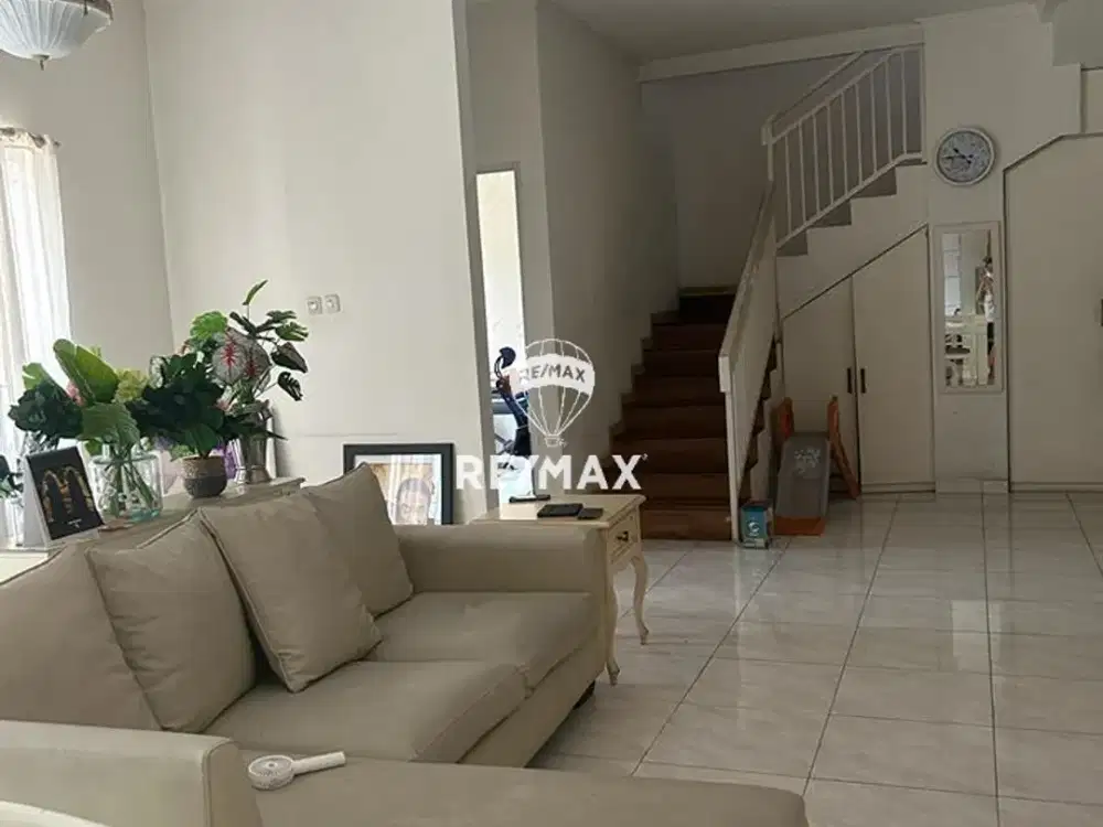 DIJUAL RUMAH CANTIK DUA LANTAI DI CIRENDEU TANGSEL