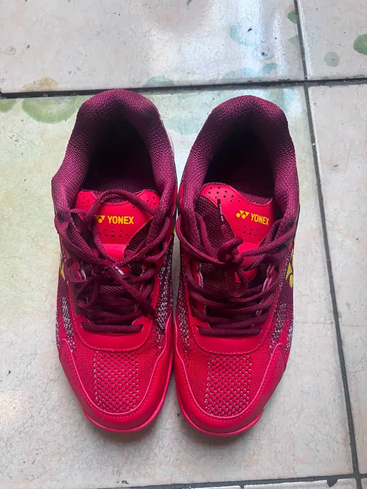 sepatu yonex velo 300 (preloved)