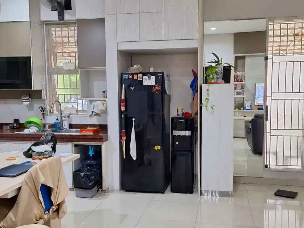 Dijual Rumah 2.5 Lantai di Golf Lake. Luas 8X15 Furnish