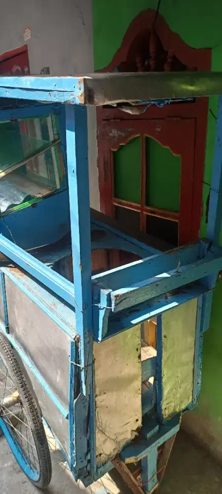 Grobak bekas jualan baso