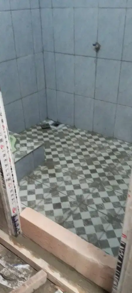 Tukang kebun / penjaga sekolah