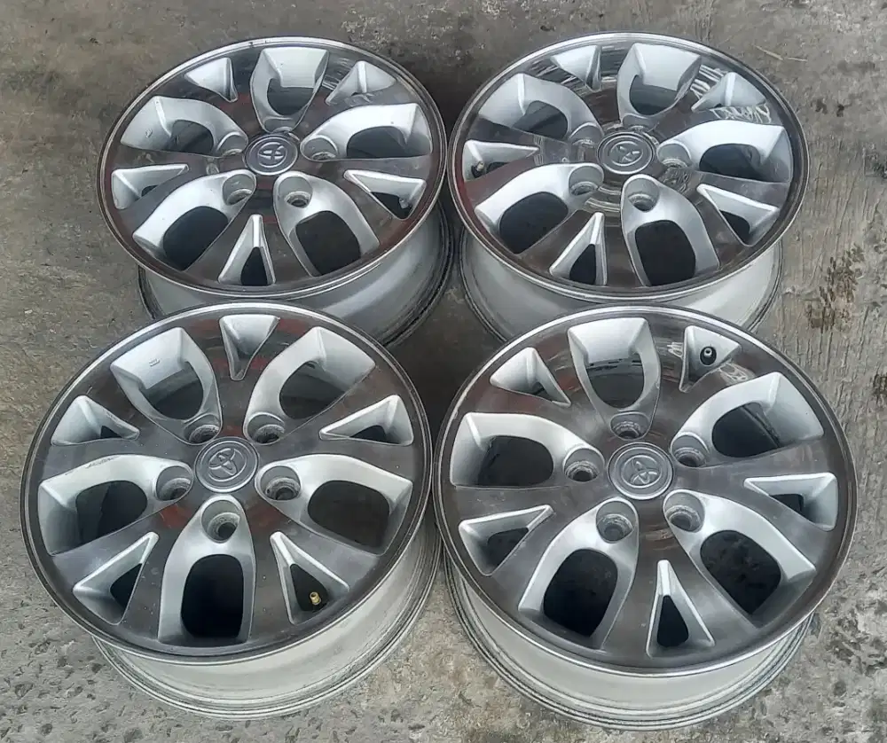 Velg Toyota inova ring 15 pcd 5x114,3