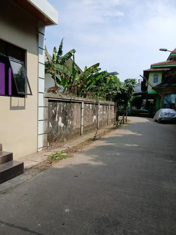 Kontrakan Pinggir Jalan