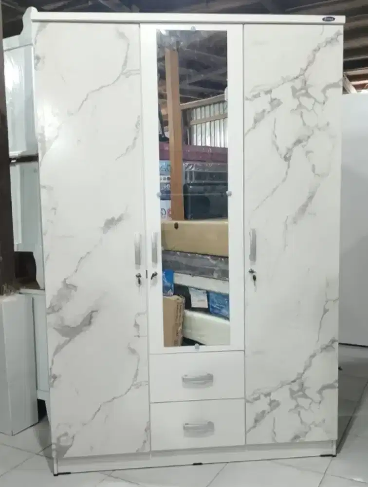 Lemari pakaian 3pintu panel