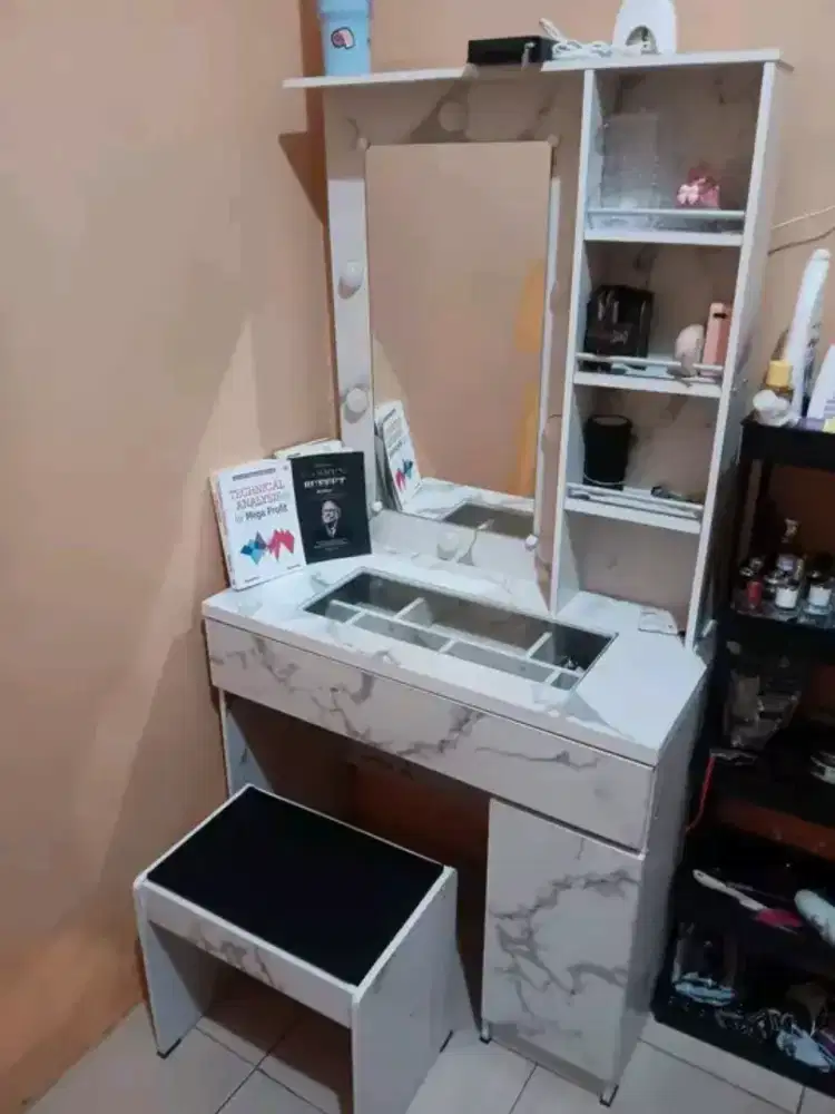 Meja rias second bagus