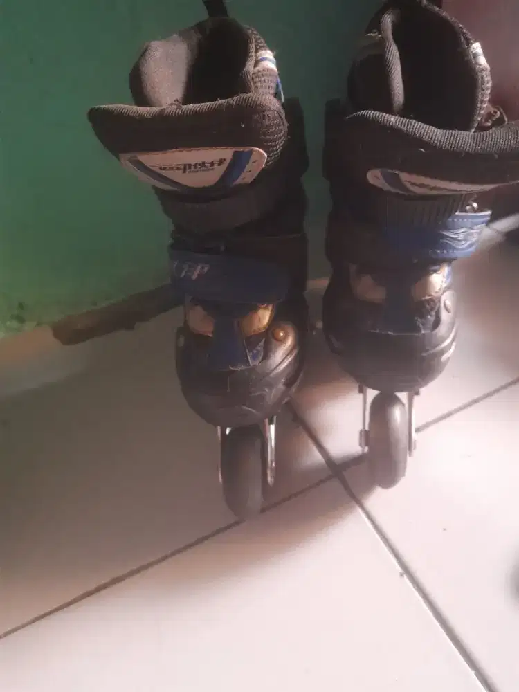 Sepatu roda anak ukuran m