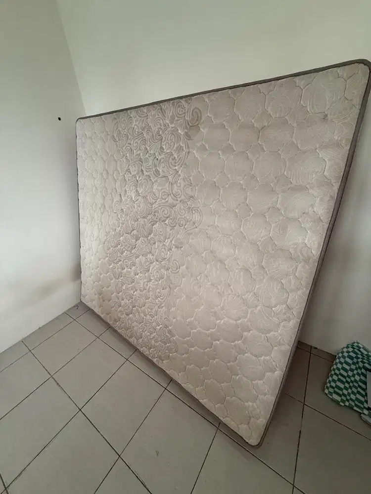 Kasur king size bekas, kondisi layak pakai