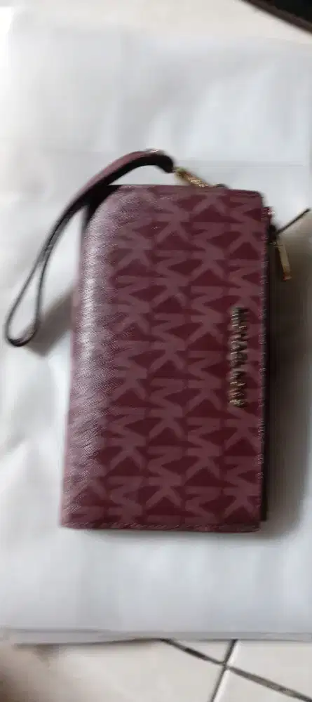 Michael Kors jet set maroon wristlet wallet