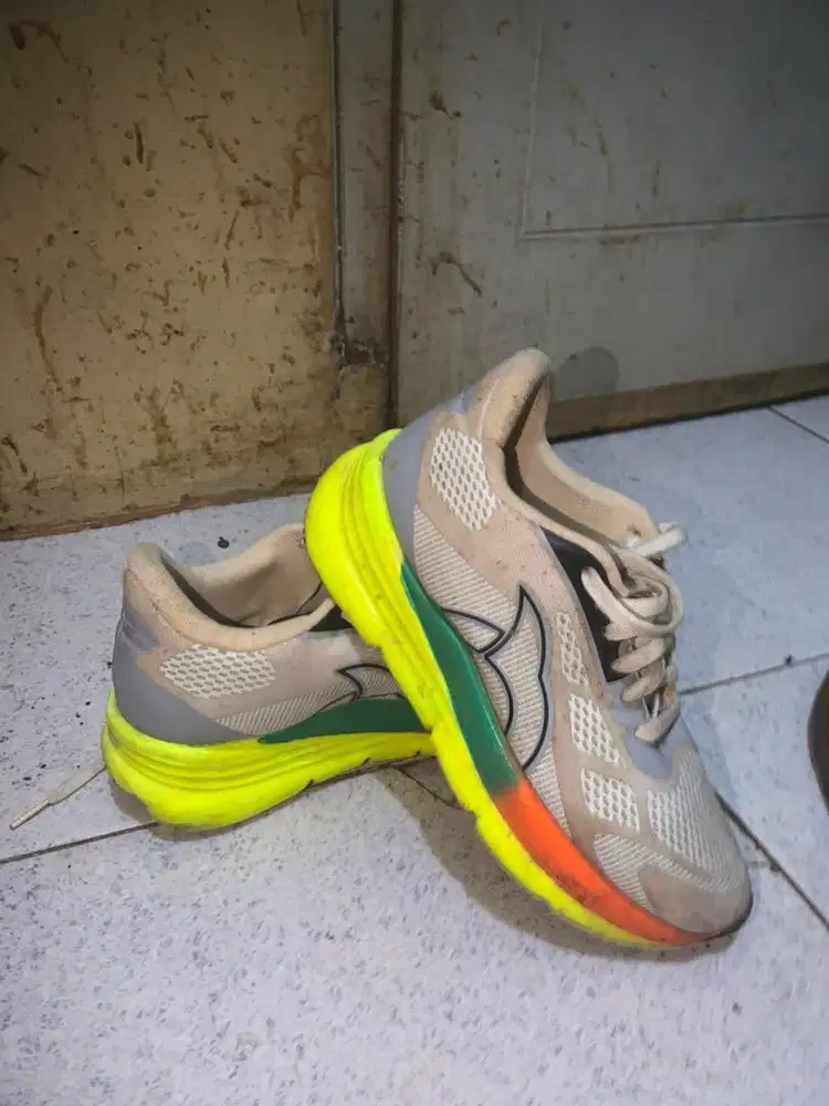 sepatu sport original size 42