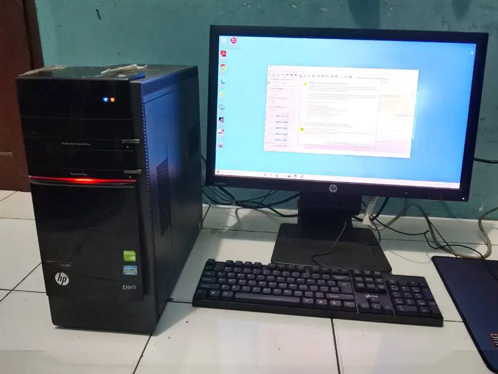 PC lengkap Core i7 layar 24in