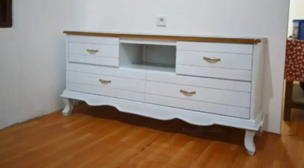 Meja TV bahan kayu
