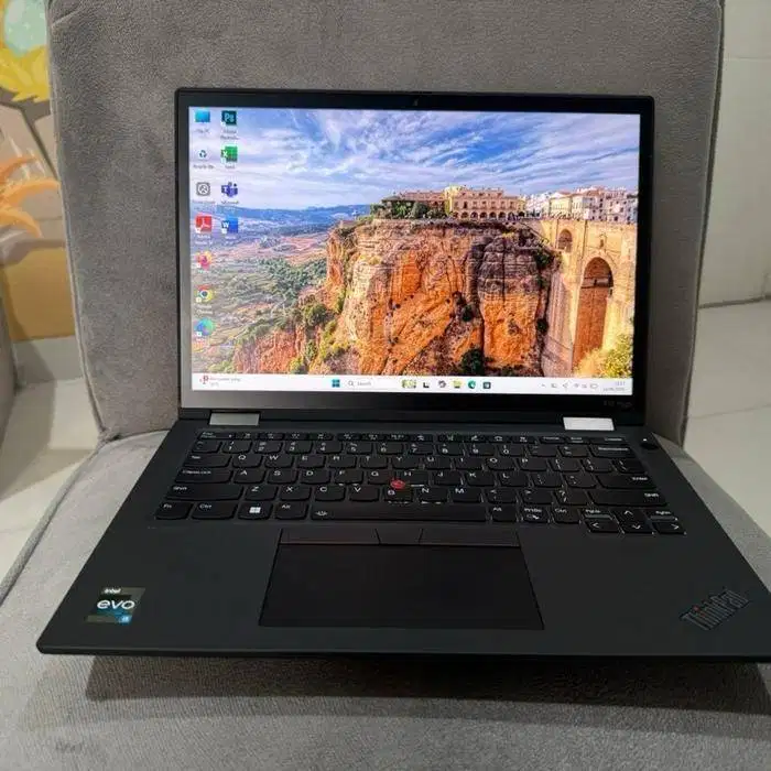 Lenovo Yoga X13 Core i5 1235G7 Ram 16GB 13.3inch N-RV