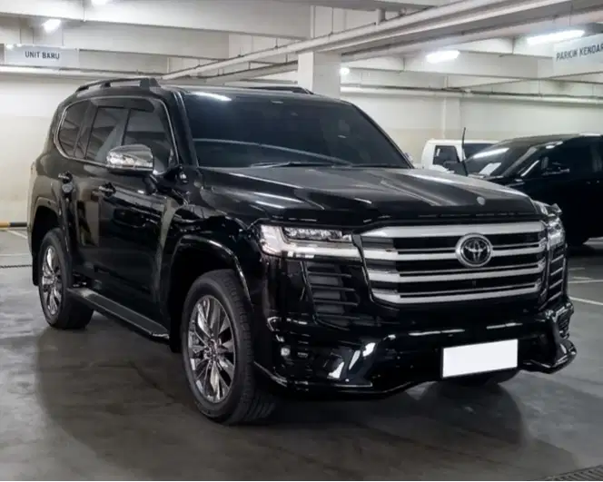 Toyota Land Cruiser 300 VX-R 4X4 AT