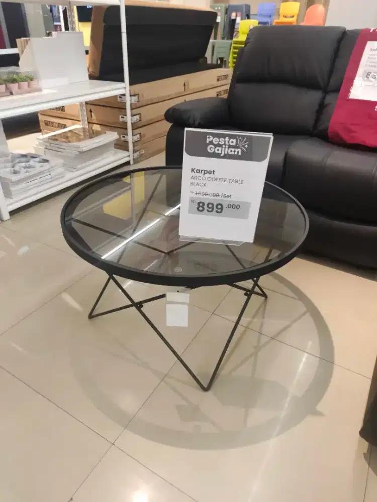 Meja kaca minimalis