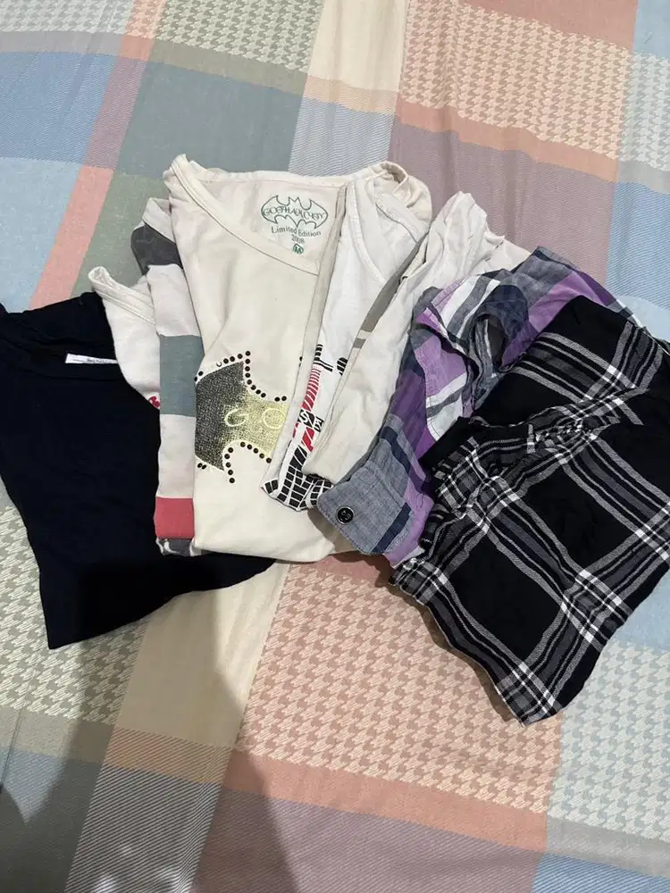 Atasan wanita kaos dan kemeja