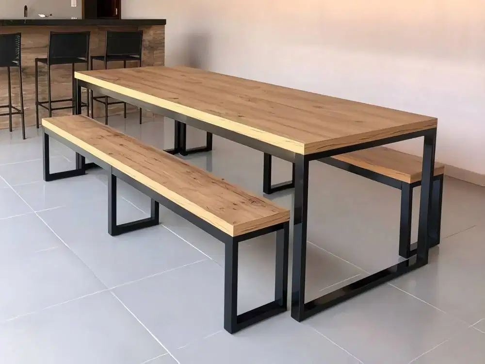 Meja dan kursi makan custom tersedia dalam berbagai kapasitas