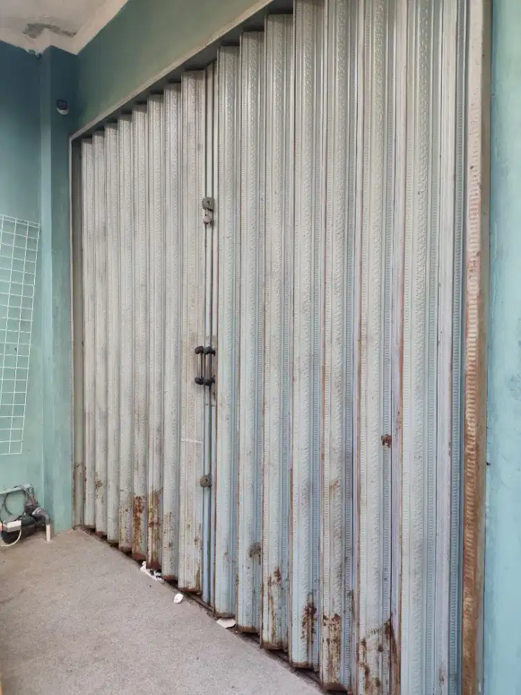 Folding gate baru 2 tahun