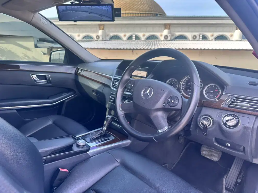 [Cash only] Mercedes-Benz E200 2010 Bensin