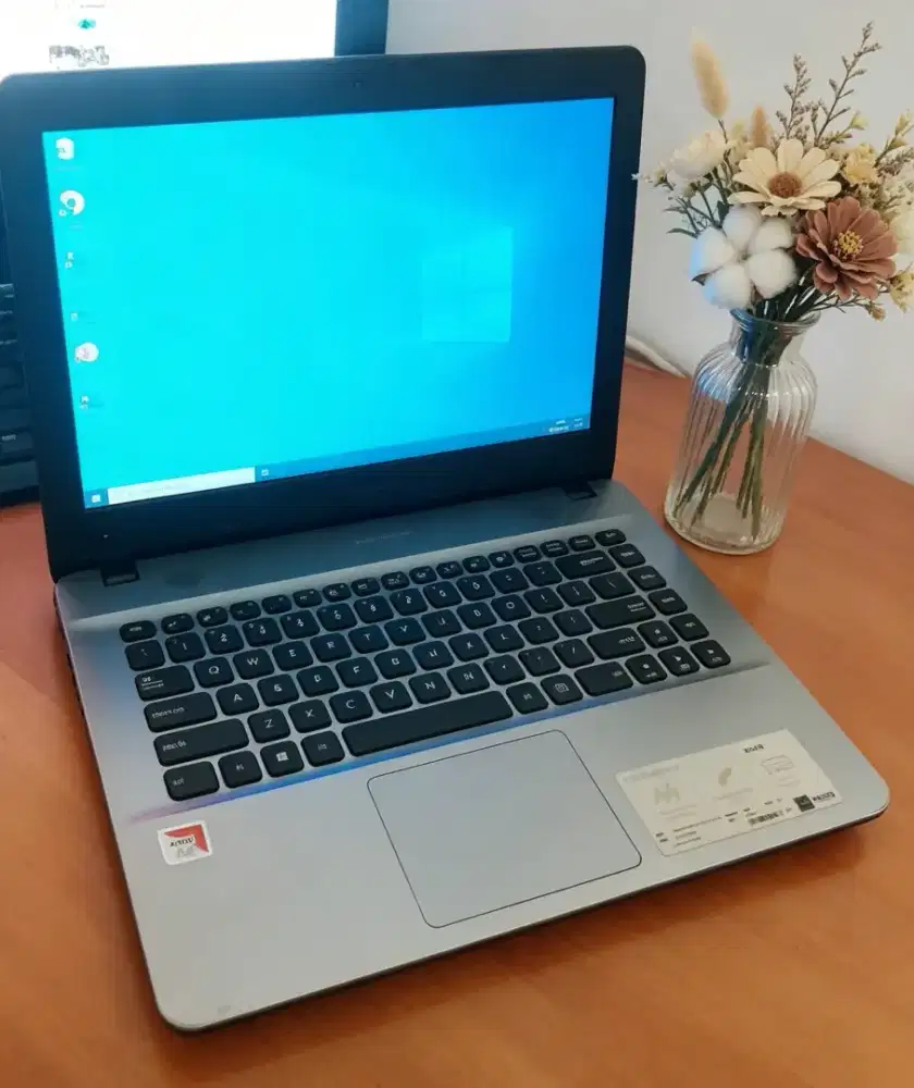 Laptop Asus X441B AMD A6-9225 ram 4gb HDD 1tb windows 10