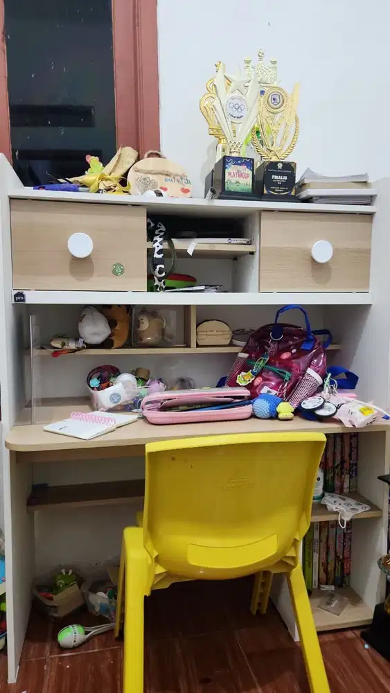MEJA BELAJAR ANAK PIRA
