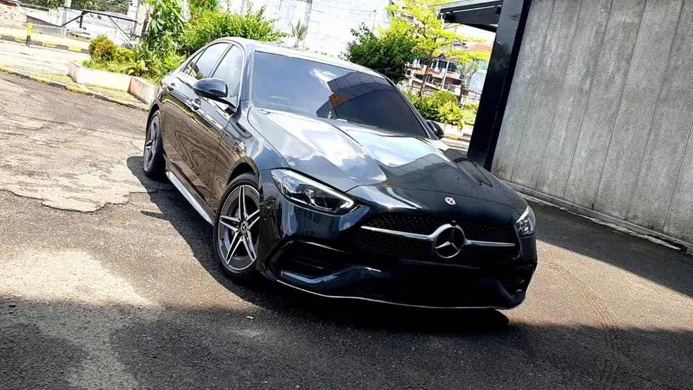 Km 14 ribu mercedes benz mercy c300 amg line 2023 hitam