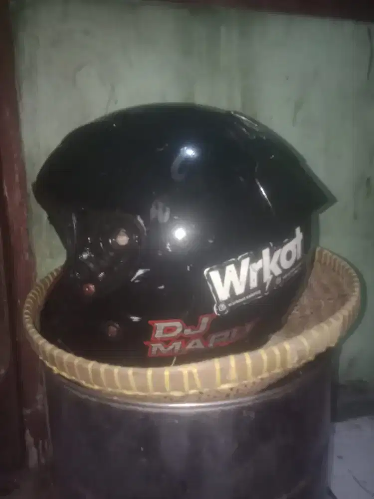 Helm KYT DJ Maru