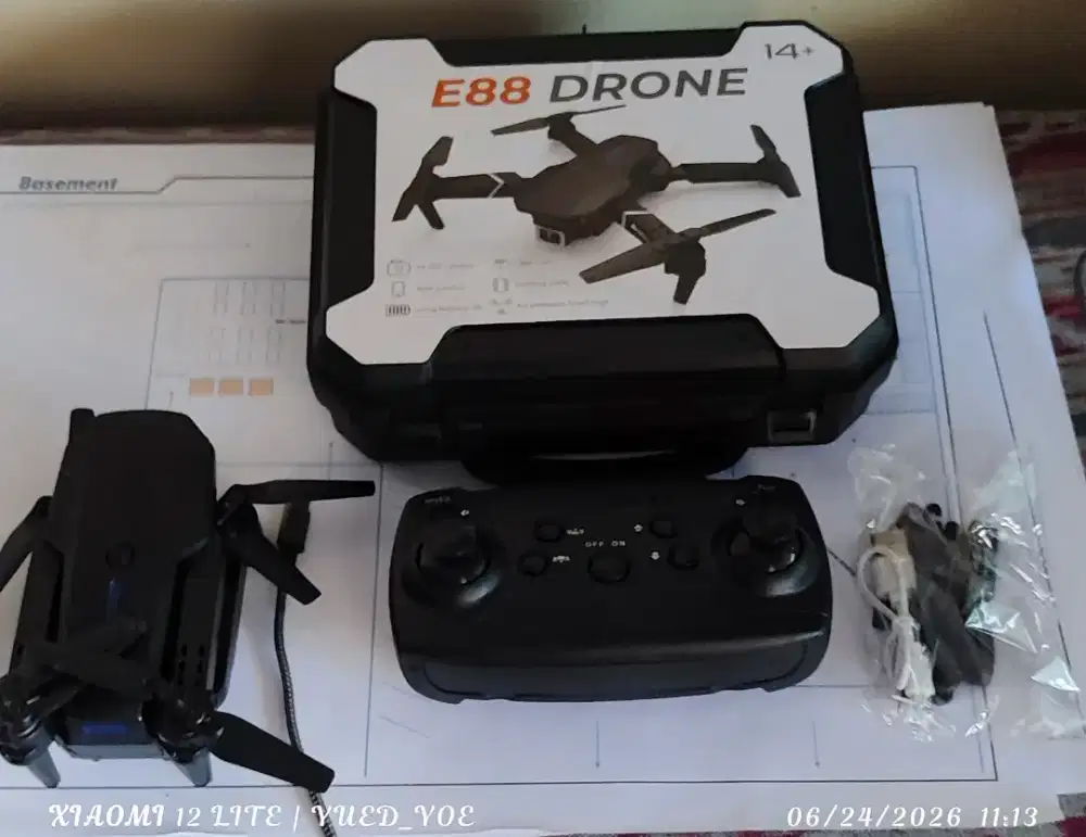 Drone E88 (untuk pemula)