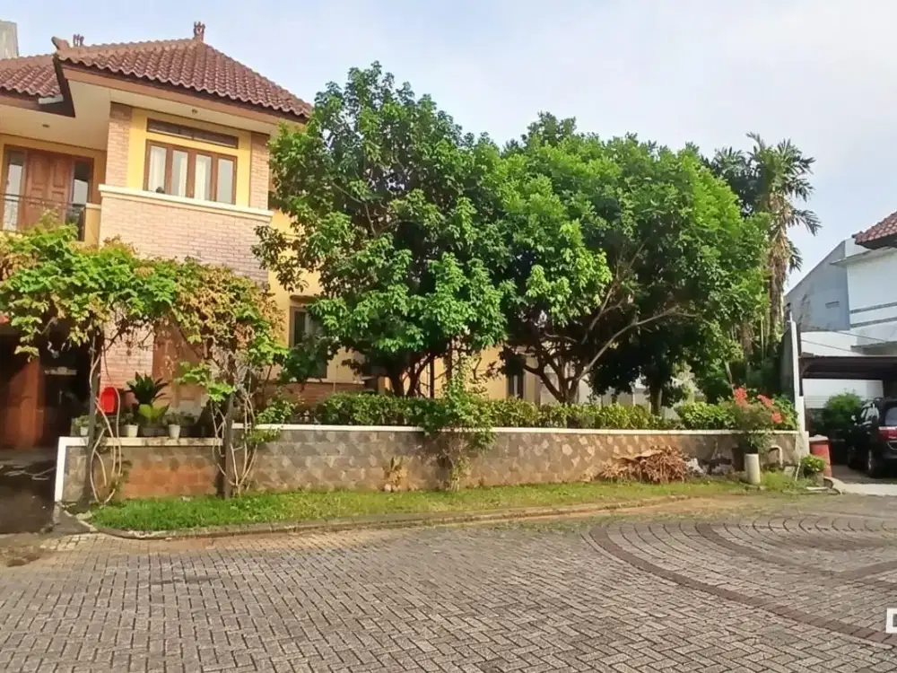 DiJual rumah 2 kavling dengan taman luas  di Komplek Bali View, ciputat Timur