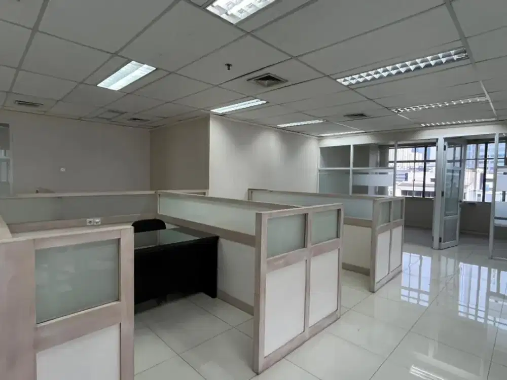 Disewakan Ruang Kantor Menara Duta 208Sqm Semi Furnish Sesuai Foto