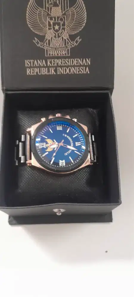 Jam tangan bekas rasa baru