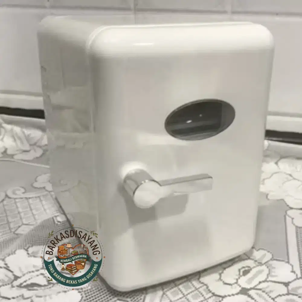 JUAL MURAH MASIH BARU KULKAS MINI 4L WARNA PUTIH