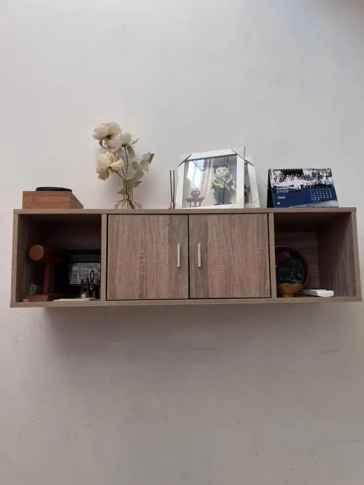Lemari ambalan Informa