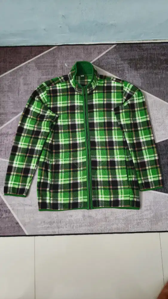 Outer Jaket Zipper Uniqlo Hijau Motif Size L