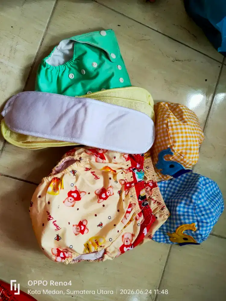 PAMPERS KAIN , TOPI