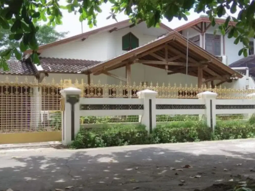 Rumah Unik nan Luas Dekat UGM - Sleman